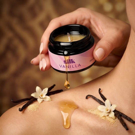 BOUGIE DE MASSAGE SILK AUX PHÉROMONES ET AU PARFUM DE VANILLE 20 ML CRUSHIOUS