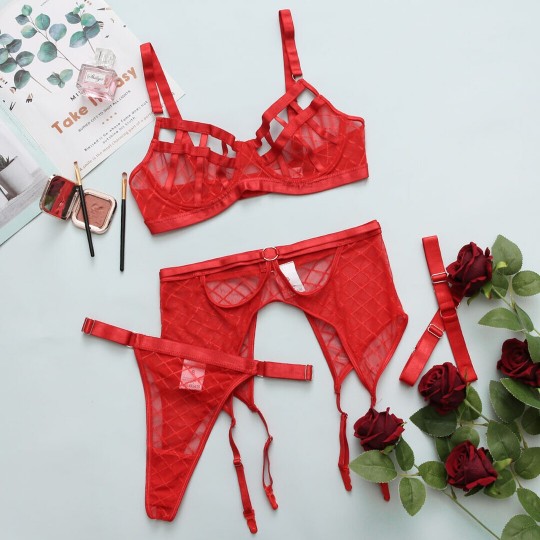 DIAMOND NET THREE PIECE LINGERIE SET - RED